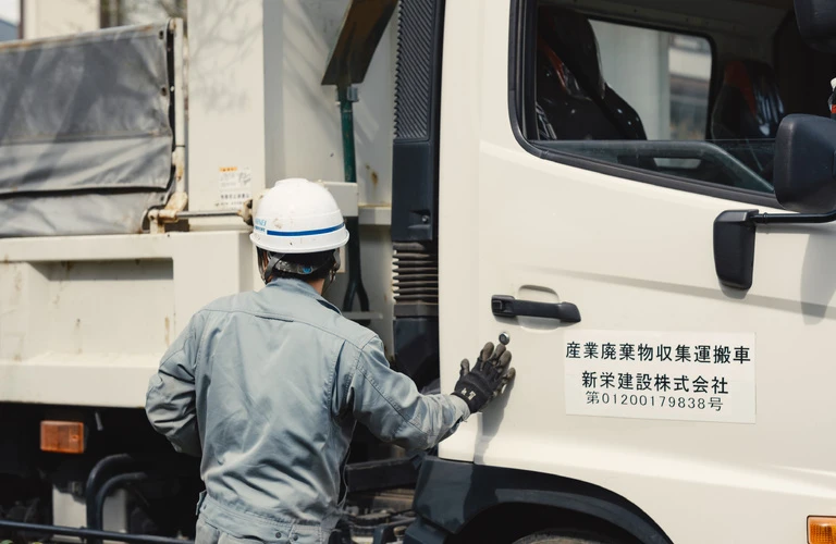 あなたの運転技術で地域を支える！ダンプ運転手募集中！