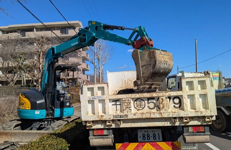 安全・確実な水道工事を実現する！ダンプドライバーたちの力を募集！