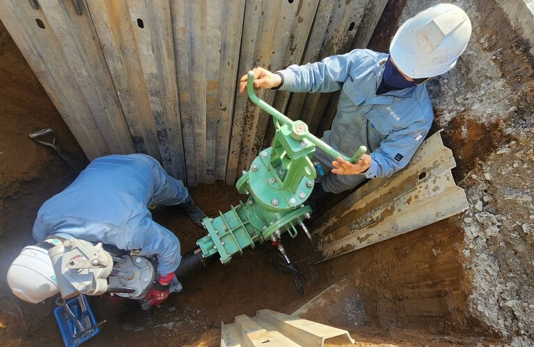 一歩踏み出せば変わる未来。水道工事の実践力を身につけ、充実した労働環境を手に入れよう！