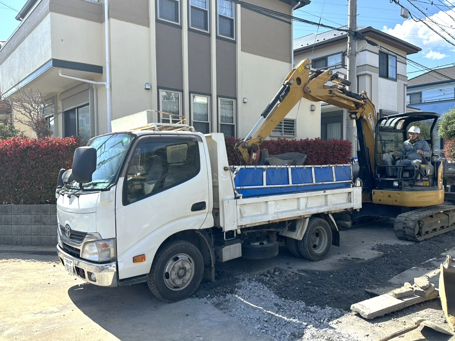 あなたの力を貸してください！水道工事の最前線でダンプ運転手募集！